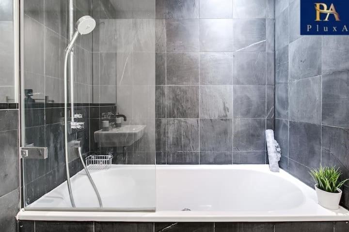 Pluxa Azure Cubic - Azure Cityview, Corporate Stays Welcome Birmingam Exterior foto